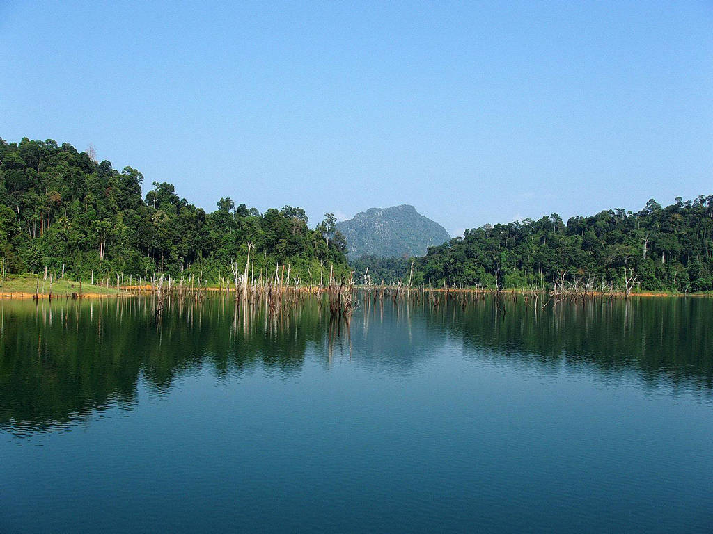 Kenyir Lake